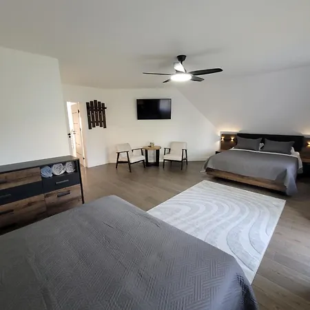 Dworek Antolowka Homestay *